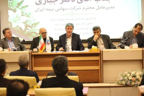 دکتر علی جباری در نشست کانون انجمن صنفی نمایندگان تشریح کرد؛  نقش نمایندگان در حفظ ثبات صنعت و ارتقا خدمات بیمه ایران / هم‌افزایی شبکه فروش، تضمین‌ اقتدار و رهبری بزرگ‌ترین شرکت بیمه کشور