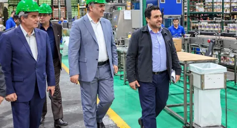 بازدید مدیران تعزیرات حکومتی و صمت اصفهان از پالایشگاه نفت سپاهان