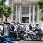 اهدای کلاه کاسکت به موتورسواران توسط بانک ملی ایران
