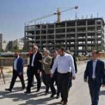 دکتر سید عباس حسینی مدیرعامل بانک مسکن در بازدید از پروژه مسکونی فردوسی مشهد خبر داد:  تلفیق معماری مدرن با معماری اصیل ایرانی اسلامی و استفاده از فناوریهای نوین در پروژه‌های ساختمانی بانک مسکن/ گسترش ساختمان های سبز در مسیر حرم مطهر رضوی