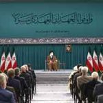 رهبر معظم انقلاب اسلامی در دیدار مسئولان و کارگزاران نظام: کشور مطلقاً معطل مذاکرات نشود؛ مذاکره‌کنندگان انقلابی، مؤمن و پر جدّ و جهدند