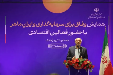 وزیر تعاون، کار و رفاه اجتماعی در همایش “وفاق برای سرمایه‌گذاری و ایران ماهر”در کبودر اهنگ اعلام کرد:   برنامه جدید در توسعه صنایع گیاهان دارویی و پوشاک