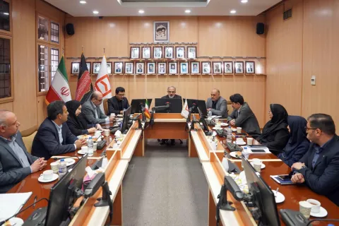 دکتر خورسندیان مدیرعامل بانک مسکن در ادامه بازدیدهای میدانی از شعب و واحدهای پشتیبان بانک مسکن و در جمع همکاران فناوری این بانک تاکید کرد : فناوری اطلاعات، پیشران آینده بانکداری در بانک مسکن