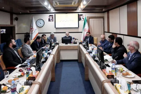مدیرعامل بانک مسکن در نشست با مدیران گروه مالی: بانک مسکن فراتر از یک نهاد مالی و موتور محرک توسعه مسکن کشور است / لزوم رعایت حرفهای گری در مجموعه بانک