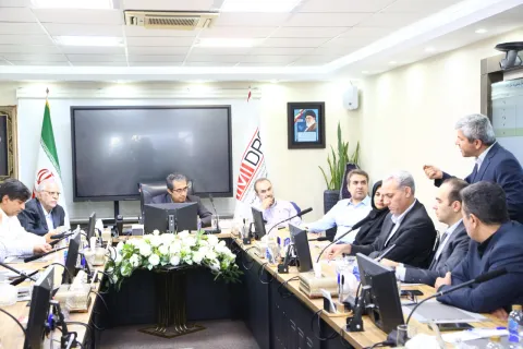 در نشستی با حضور مدیران شرکت های بزرگ معدنی و صنایع معدنی اعلام شد: تاکید آقاجانلو بر تشکیل کارگروه رفع چالش های ارزی و صادراتی معدن و صنایع معدنی