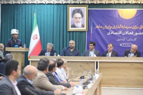 میدری در میان فعالان اقتصادی و کارگران گنبد تاکید کرد:  باید برای بهبود شرایط و امنیت کارگران در صنع...