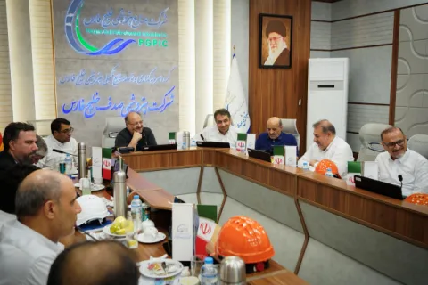 شریعتمداری در بازدید از پتروشیمی صدف:  طرح صدف خلیج فارس باید امسال به بهره‌برداری برسد/ حتی یکساعت وقفه در روند راه‌اندازی جایز نیست