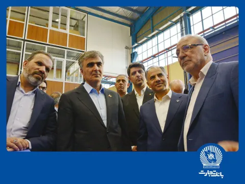 سفر کاری رییس کل بانک مرکزی به اصفهان با همراهی مدیرعامل بانک تجارت؛ دکتر فرزین: انرژی خورشیدی از مهم‌ترین اولویت‌های رئیس‌جمهور است