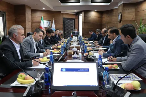 علی جباری در نشست با هیئت‌مدیره کانون سراسری نمایندگان مطرح کرد؛ بیمه ایران مصمم در مسیر رشد و بازآفرینی سازمانی / شبکه نمایندگی بزرگ‌ترین مزیت رقابتی بازار بیمه کشور