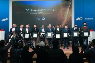 گزارشی از اختتامیه رویداد ملی پتروفن ۱۴۰۴: پتروفن، پلتفرم نوآوری صنعت پتروشیمی ایران/ شریعتمداری: تبدیل ایده به محصول لازمه بقای صنعت است/ برترین‌های نوآوری در صنعت پتروشیمی در سال ۱۴۰۴ معرفی شدند