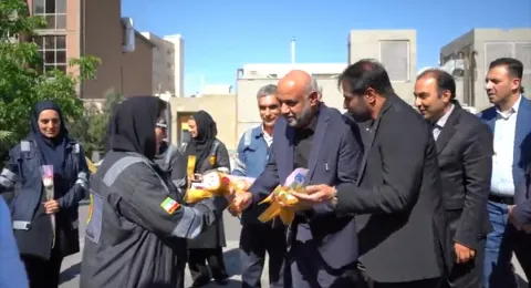 وزیر کار در دیدار با قهرمانان خدمت‌رسانی; با ایستادگی، طعم پیروزی را خواهیم چشید