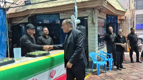مدیرعامل صندوق کارآفرینی امید از موکب این صندوق در مراسم تشییع پیکر مطهر قائد شهید بازدید کرد