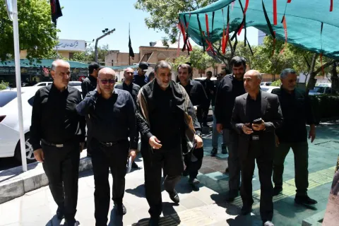 هم زمان با مراسم تشییع و تدفین امام شهید صورت گرفت؛ بازدید معاون بانک و بیمه وزارت اقتصاد از موکب بیمه ایران در مشهد