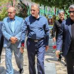 معاون فرهنگی و آموزشی بنیاد شهید پیش از اختتامیه کنگره ملی شعر ایثار، به مزار شهید عباس دوران ادای احترام کر‌د