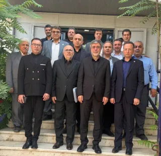 دکتر علی جباری در نشست تخصصی با مدیران و شبکه نمایندگی استان ایلام مطرح کرد؛  گام بلند بیمه ایران در ایلام با اهدای دو هدیه ماندگار به مردم و شبکه فروش / ایلام، پایتخت خادمان امام حسین (ع)