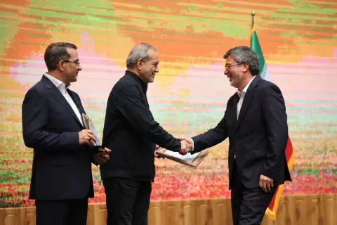 افتخار ملی برای قدیمی ترین شرکت بیمه کشور؛  تقدیر رئیس جمهور از نقش آفرینی بیمه ایران در خدمت رسانی و مدیریت بحران