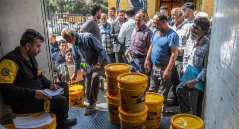 توزیع روغن موتور دیزلی در پایانه امیرکبیر اصفهان توسط شرکت نفت سپاهان